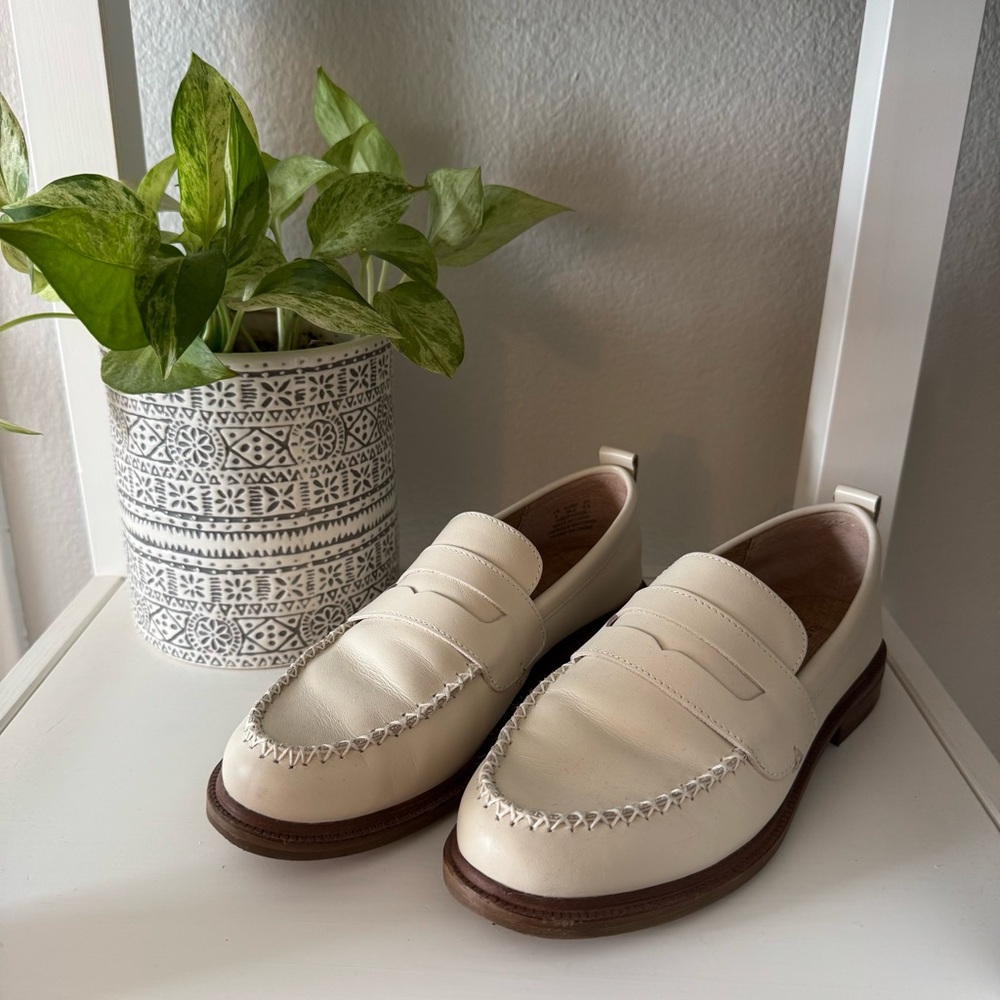 EUC Kelsi Dagger Loafers